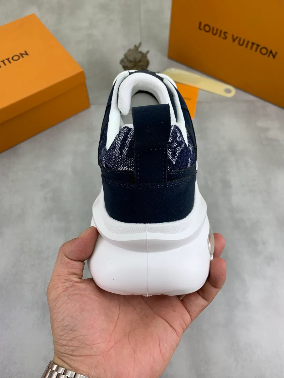 Men's men's shoes💰P440💰[New model]🆘[Louis Vuitton] LV official website latest model🎁casual and fashionable men's shoes👟hot style💥simple and elegant style, exclusive for trendy men. Unique official website latest brand elements👑original decoration, fashionable and generous, the fabric is made of original calfskin➕comfortable and breathable mesh lining➕pig skin lining ✅The official website specifies wear-resistant casual outsole, the classic model is taken in real life🎬Color: 5️⃣colors available😍Number of codes: 38-44 (45 46 customized)